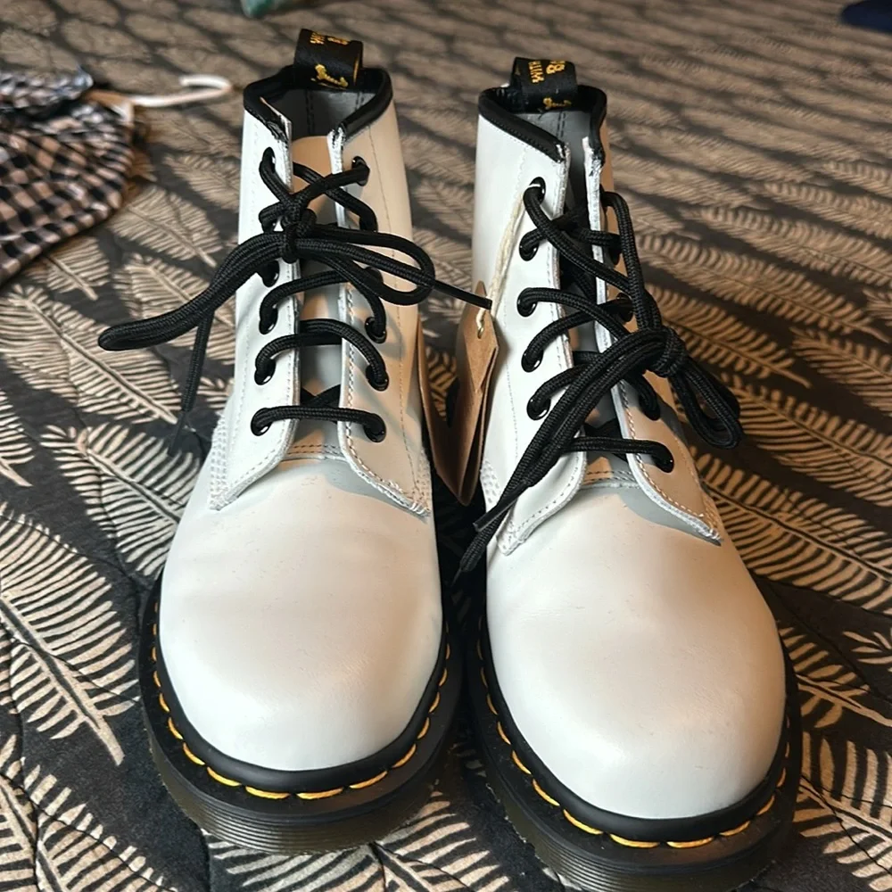 NWT Doc Martens 101 Yellow Stitch Smooth Leather White Ankle Boots - Picture 5 of 11